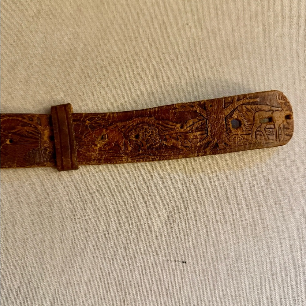 Be-Low the Belt vintage western style tooled leather and turquise buckle. - Picture 12 of 16